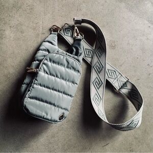 NWOT Wander Full Bottle Bag Sage Green Quilted Crossbody Sling Bag - Zip Pockets